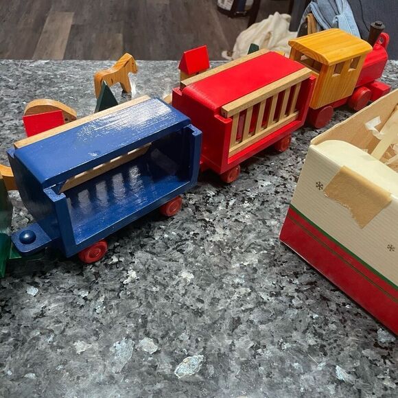 Kurt S. Adler 24” Wooden Circus Train Set – 4 Cars, 12 Play Pieces – Vintage Hol - Picture 6 of 12